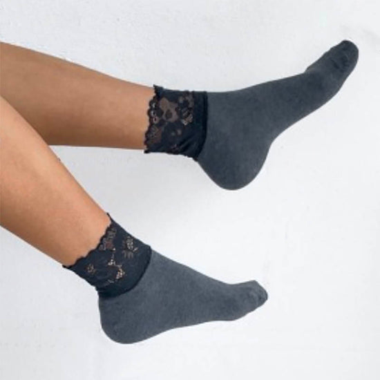 Load image into Gallery viewer, Milena Cotton Blend Lace Top Ankle Socks
